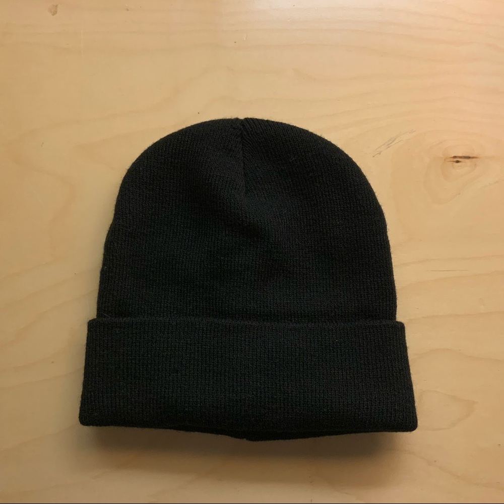 Plain black forever 21 beanie